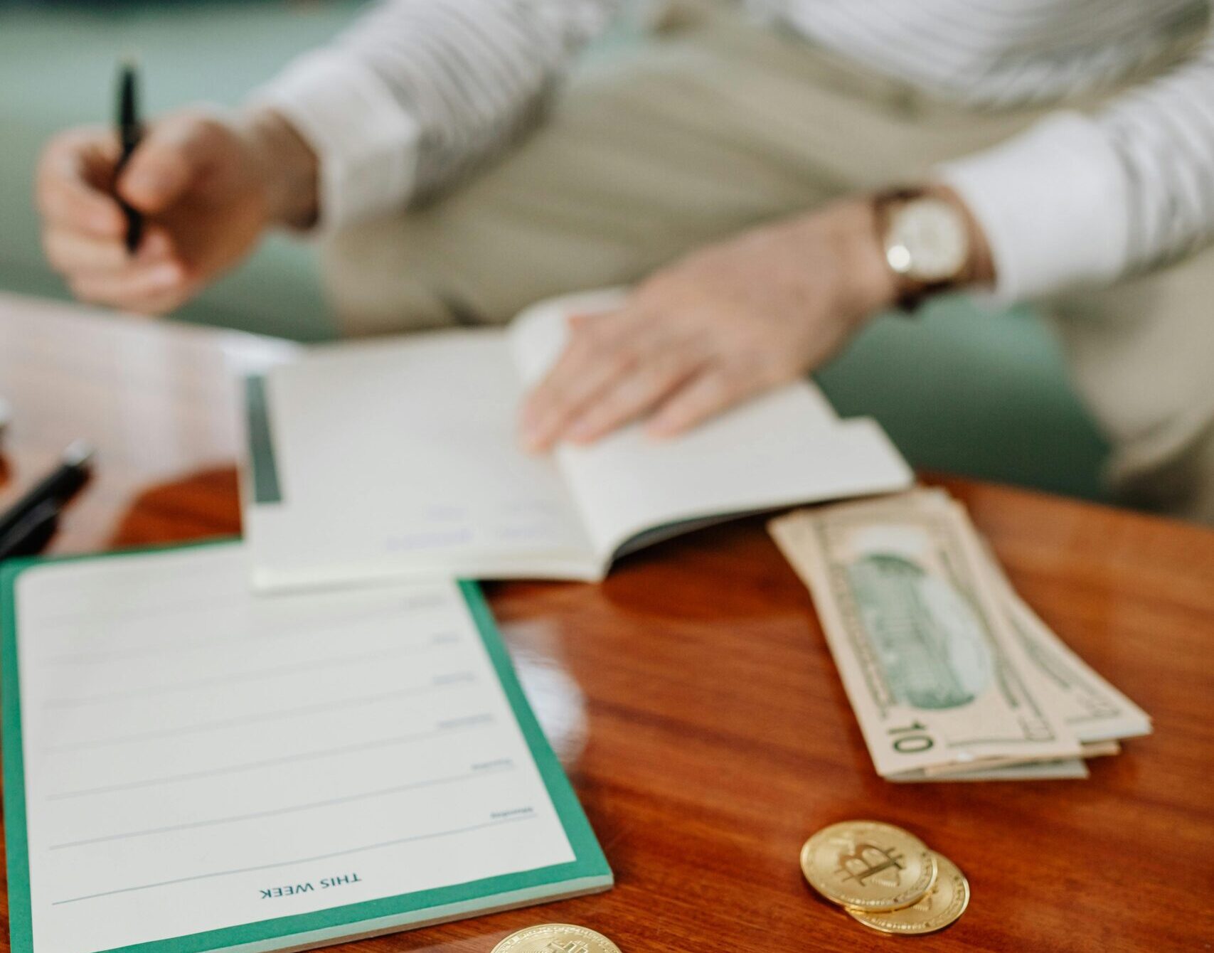Por qué no consigues ahorrar (y cómo cambiar tu mentalidad financiera desde cero)